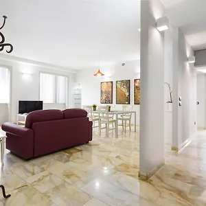 https://regina-giovanna-flat.italymilanhotels.net